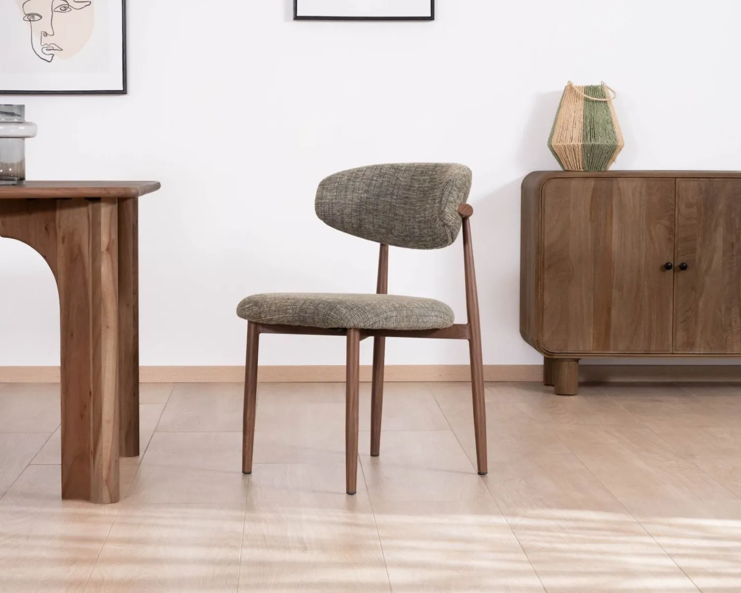 Meuble House Lot de 2 chaises de repas esprit rétro en tissu tramé kaki "Arpège" pieds aspect noyer Discount