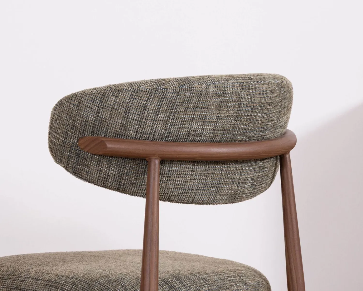 Meuble House Lot de 2 chaises de repas esprit rétro en tissu tramé kaki "Arpège" pieds aspect noyer Discount