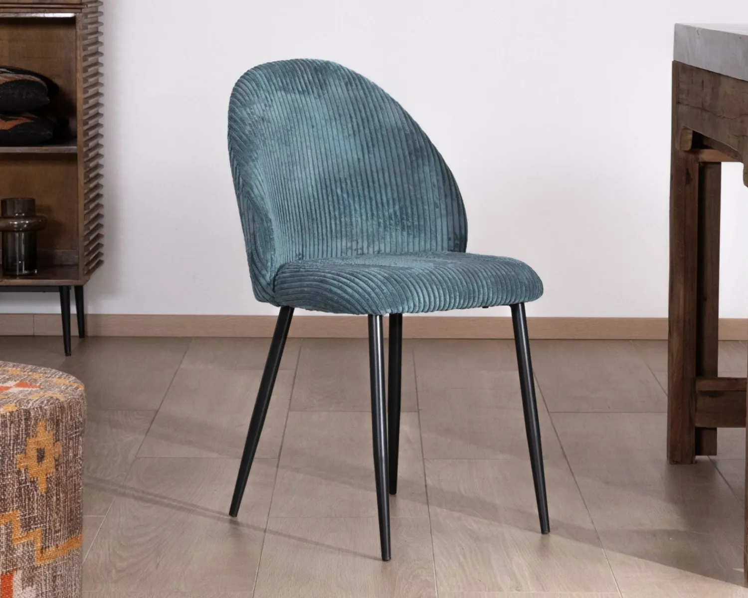 Meuble House Lot de 4 chaises de repas esprit vintage en velours bleu pétrole et métal noir "Bellot" Discount