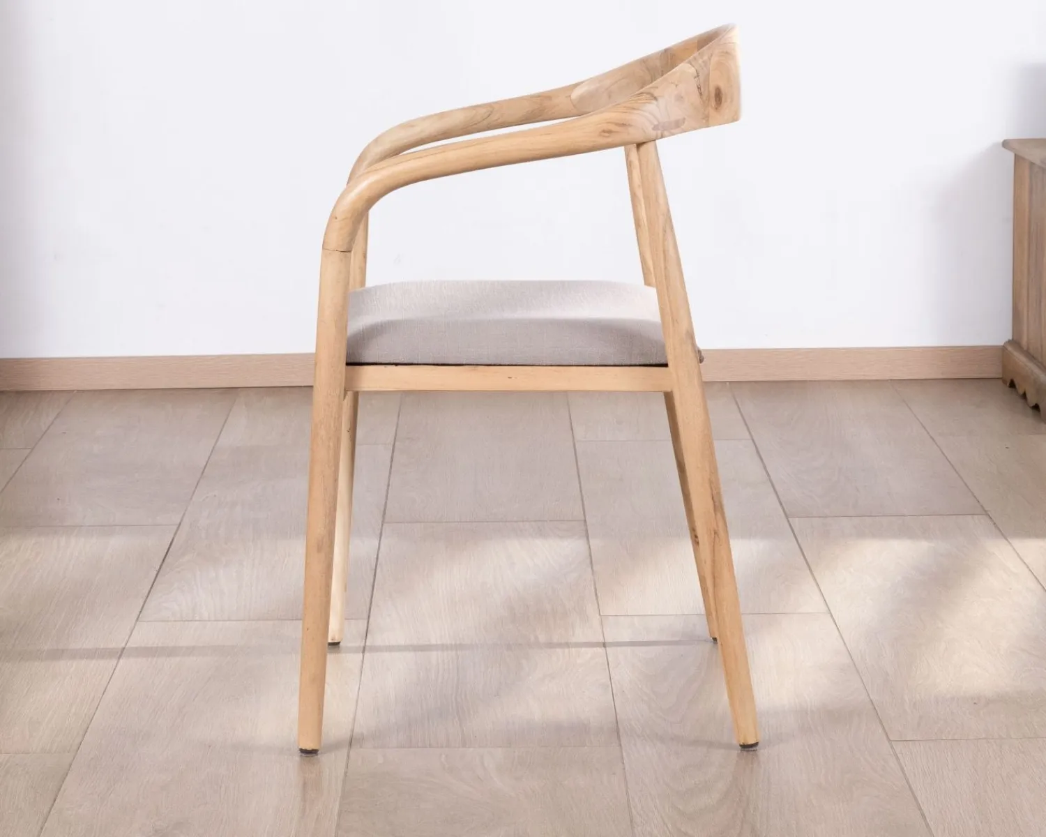 Meuble House Lot de 2 chaises de repas épurées en acacia avec assise tissu beige "Vogue" Outlet