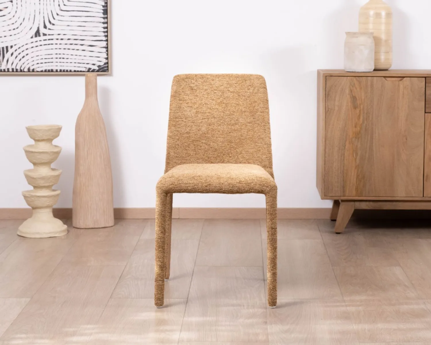 Meuble House Lot de 4 chaises de repas revêtement intégral en tissu jaune doré “Otto” esprit design