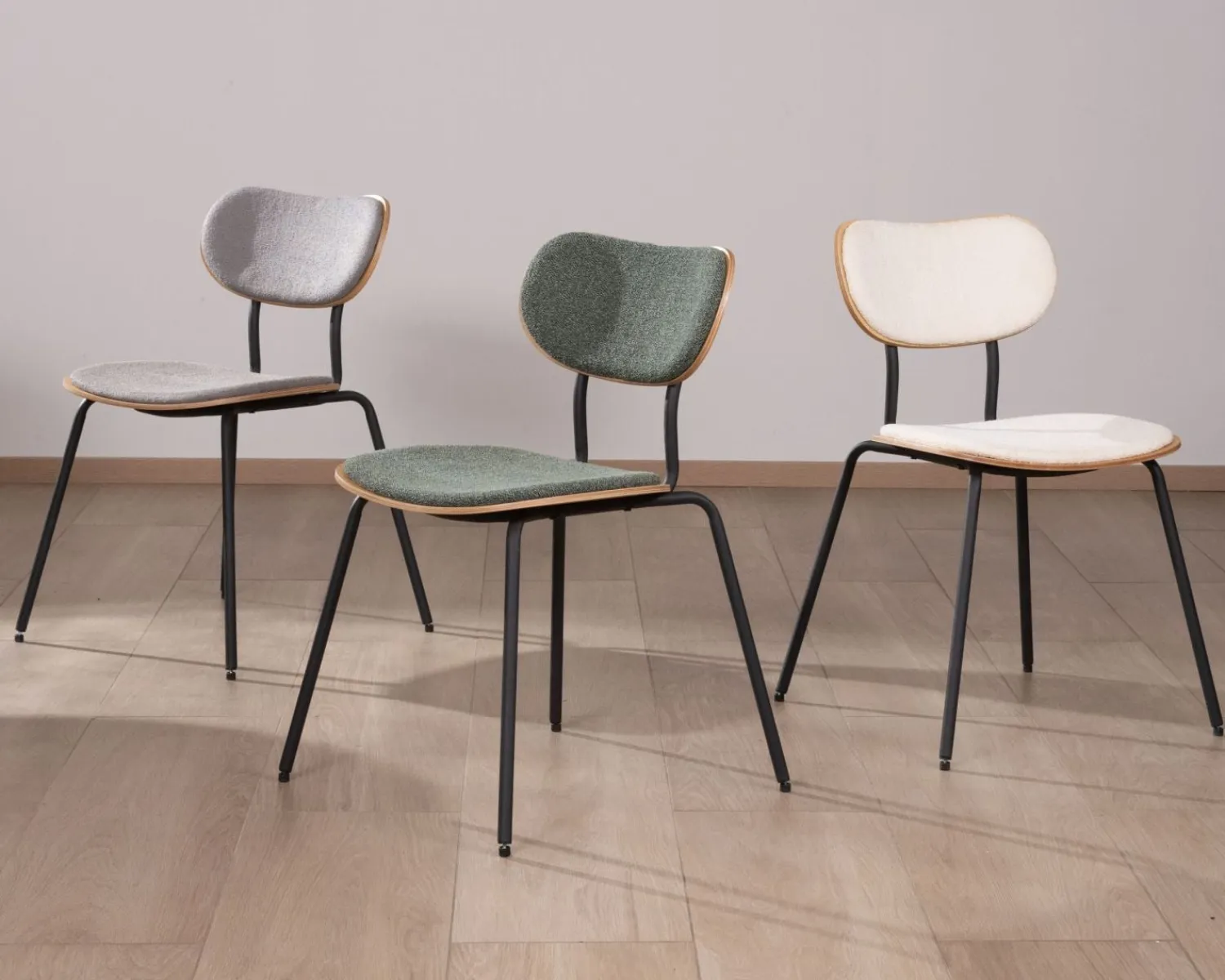Meuble House Lot de 4 chaises de repas rétro assise bois et tissu gris "Lino" Sale