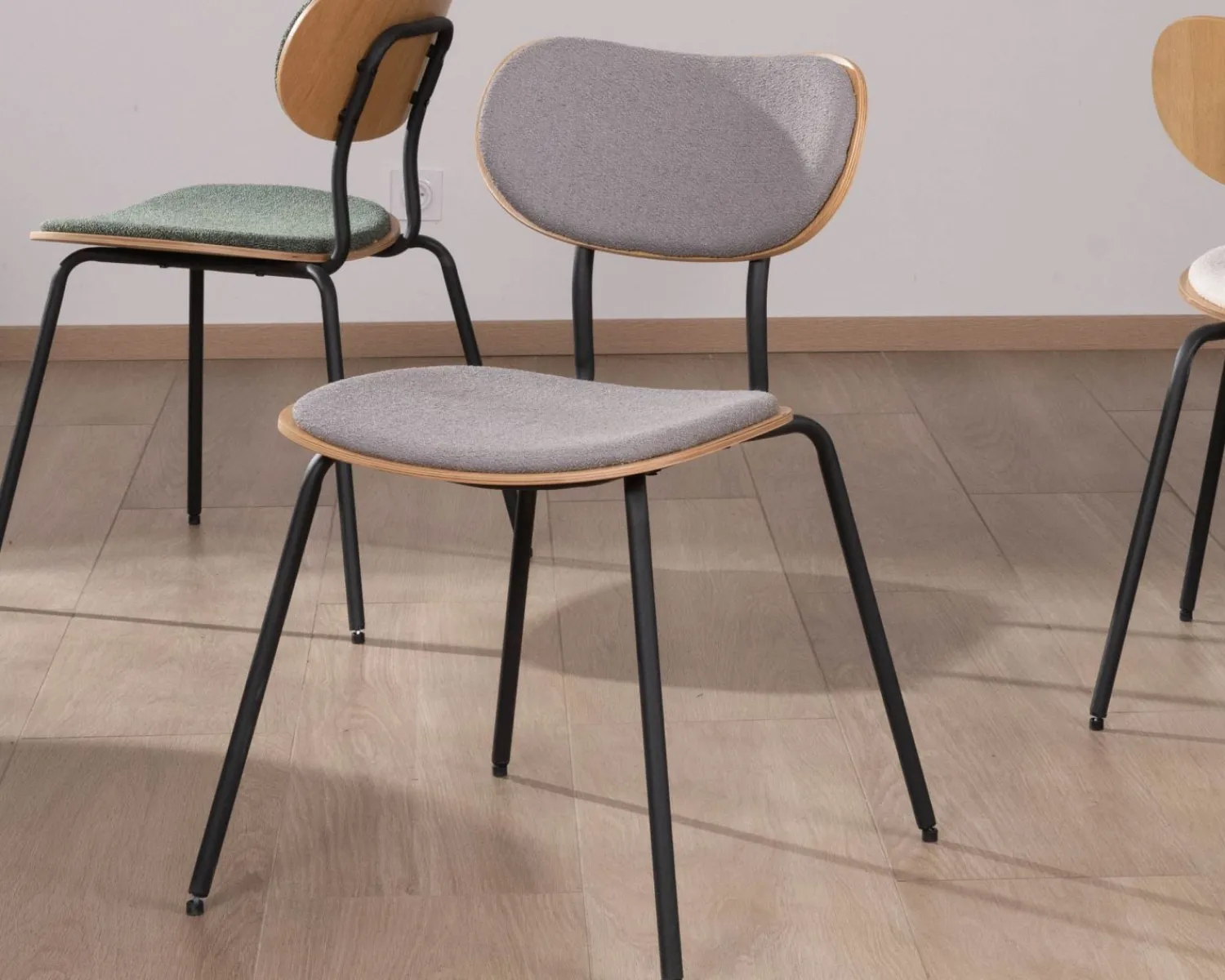 Meuble House Lot de 4 chaises de repas rétro assise bois et tissu gris "Lino" Sale