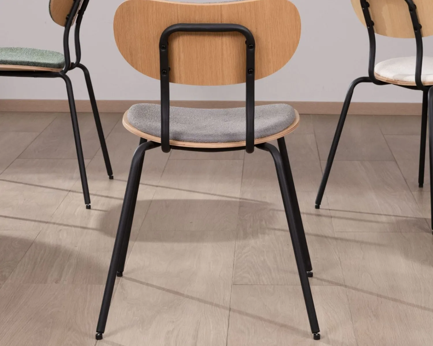 Meuble House Lot de 4 chaises de repas rétro assise bois et tissu gris "Lino" Sale
