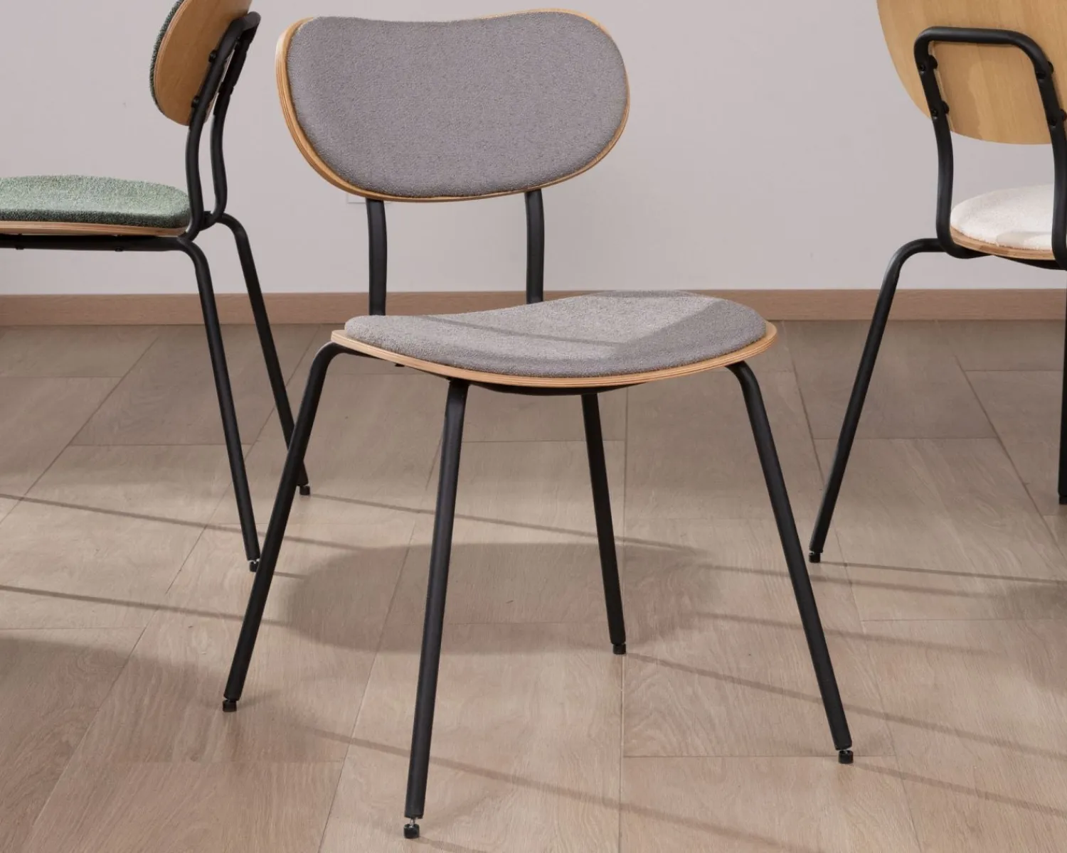 Meuble House Lot de 4 chaises de repas rétro assise bois et tissu gris "Lino" Sale