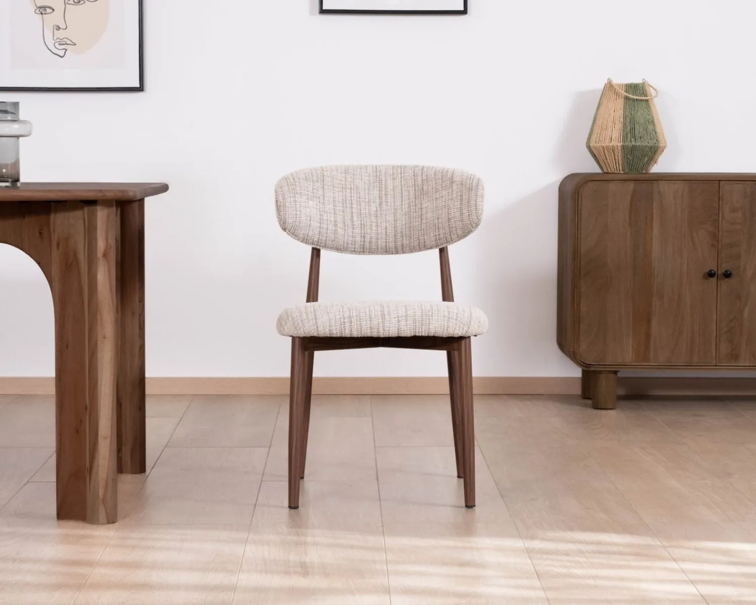 Meuble House Lot de 2 chaises de repas rétro en tissu tramé beige et marron "Arpège" pieds métal aspect noyer Best