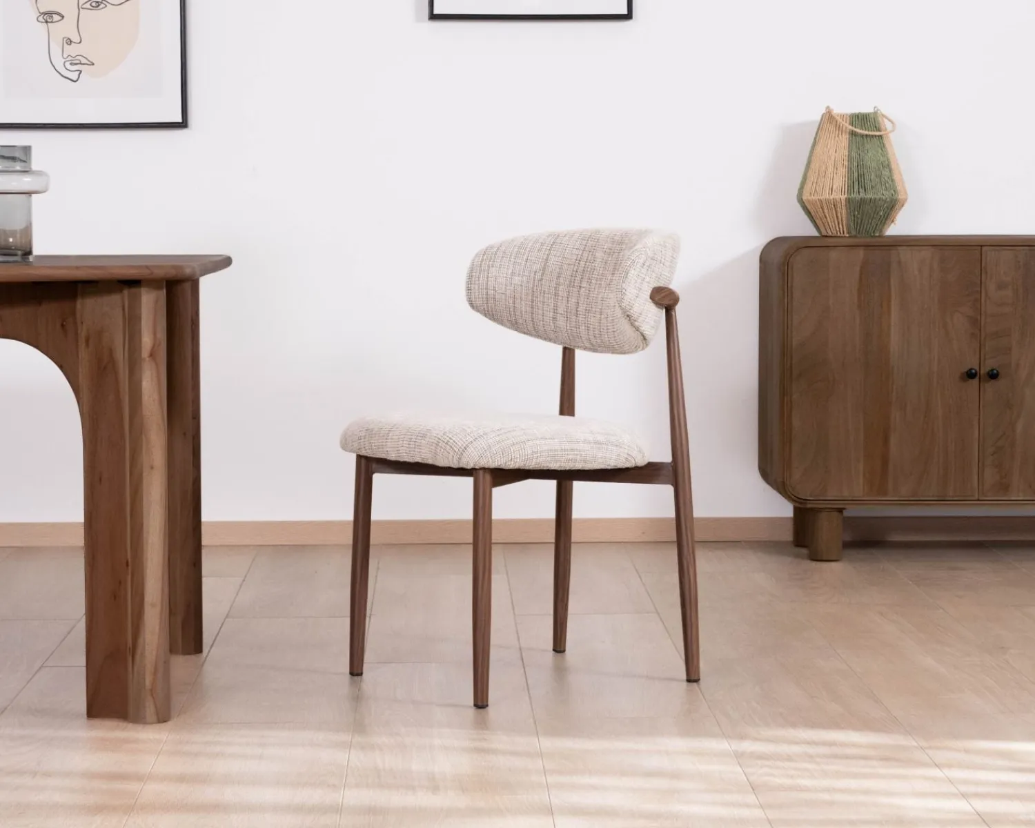 Meuble House Lot de 2 chaises de repas rétro en tissu tramé beige et marron "Arpège" pieds métal aspect noyer Best