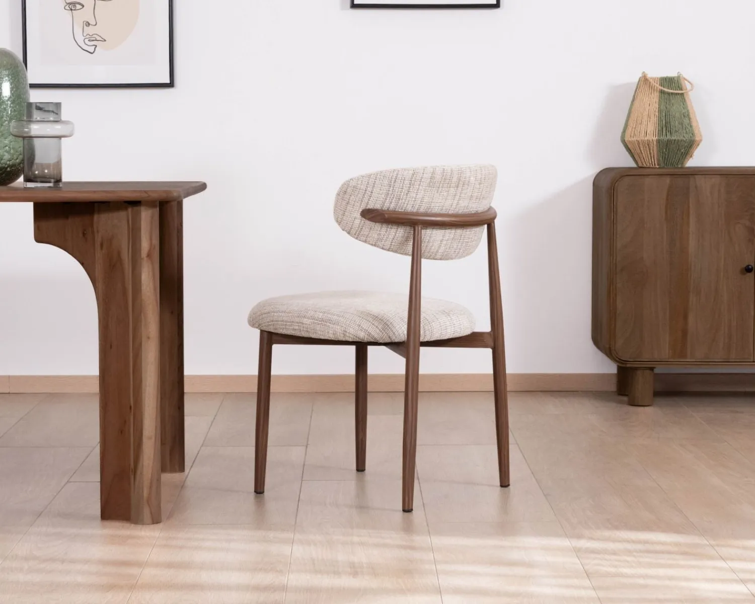 Meuble House Lot de 2 chaises de repas rétro en tissu tramé beige et marron "Arpège" pieds métal aspect noyer Best