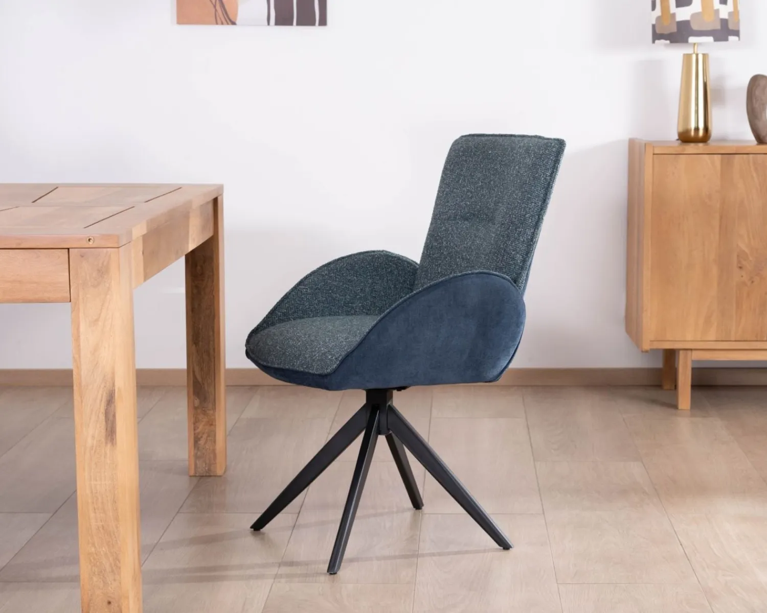 Meuble House Lot de 2 chaises en tissu bi-texturé bleu foncé "Eddy" avec accoudoirs et pied métal pivotant Discount