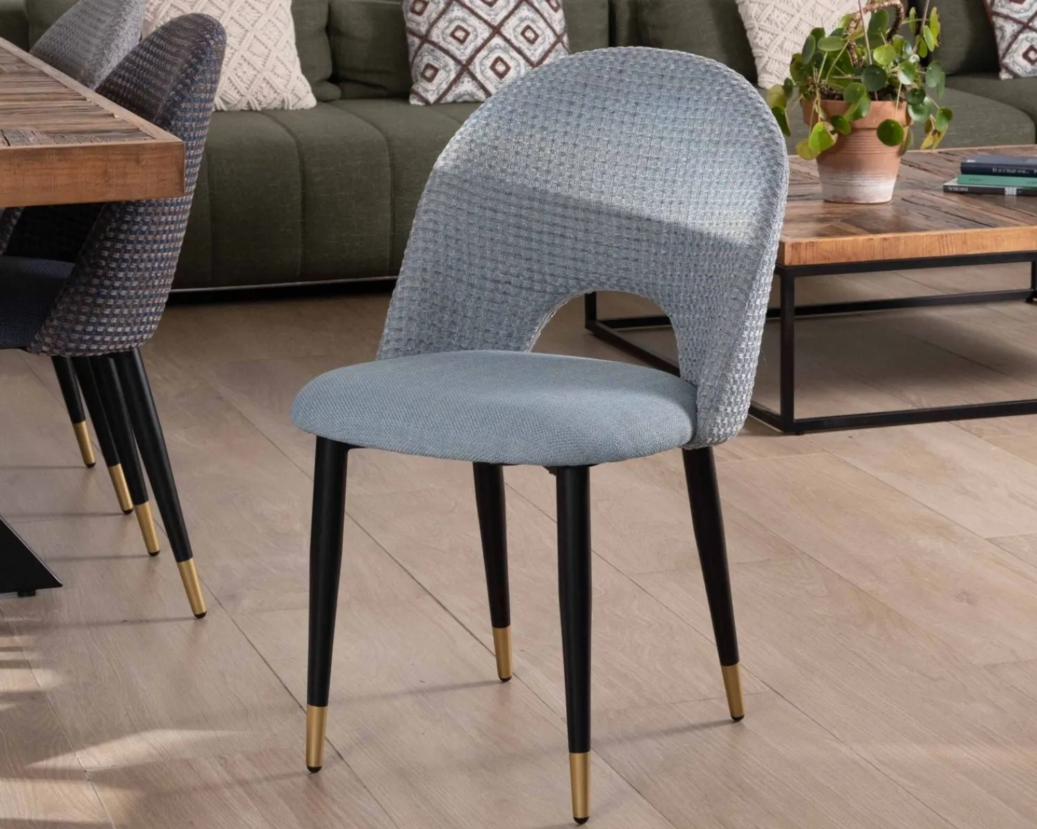 Meuble House Lot de 2 chaises en tissu bleu clair et pieds métal laqué noir "Vermont" Discount