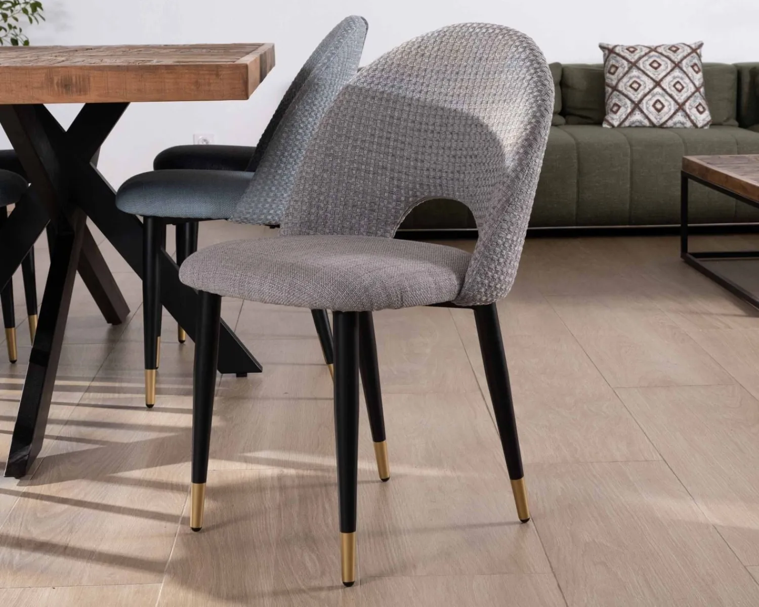 Meuble House Lot de 2 chaises en tissu gris et pieds métal laqué noir "Vermont" Discount