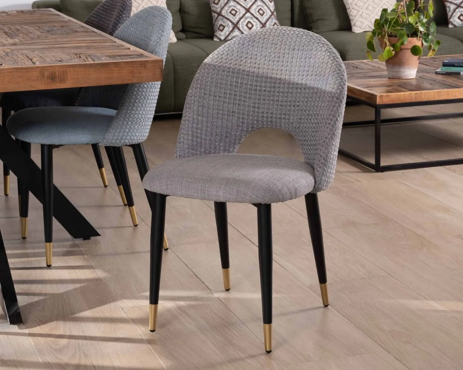 Meuble House Lot de 2 chaises en tissu gris et pieds métal laqué noir "Vermont" Discount