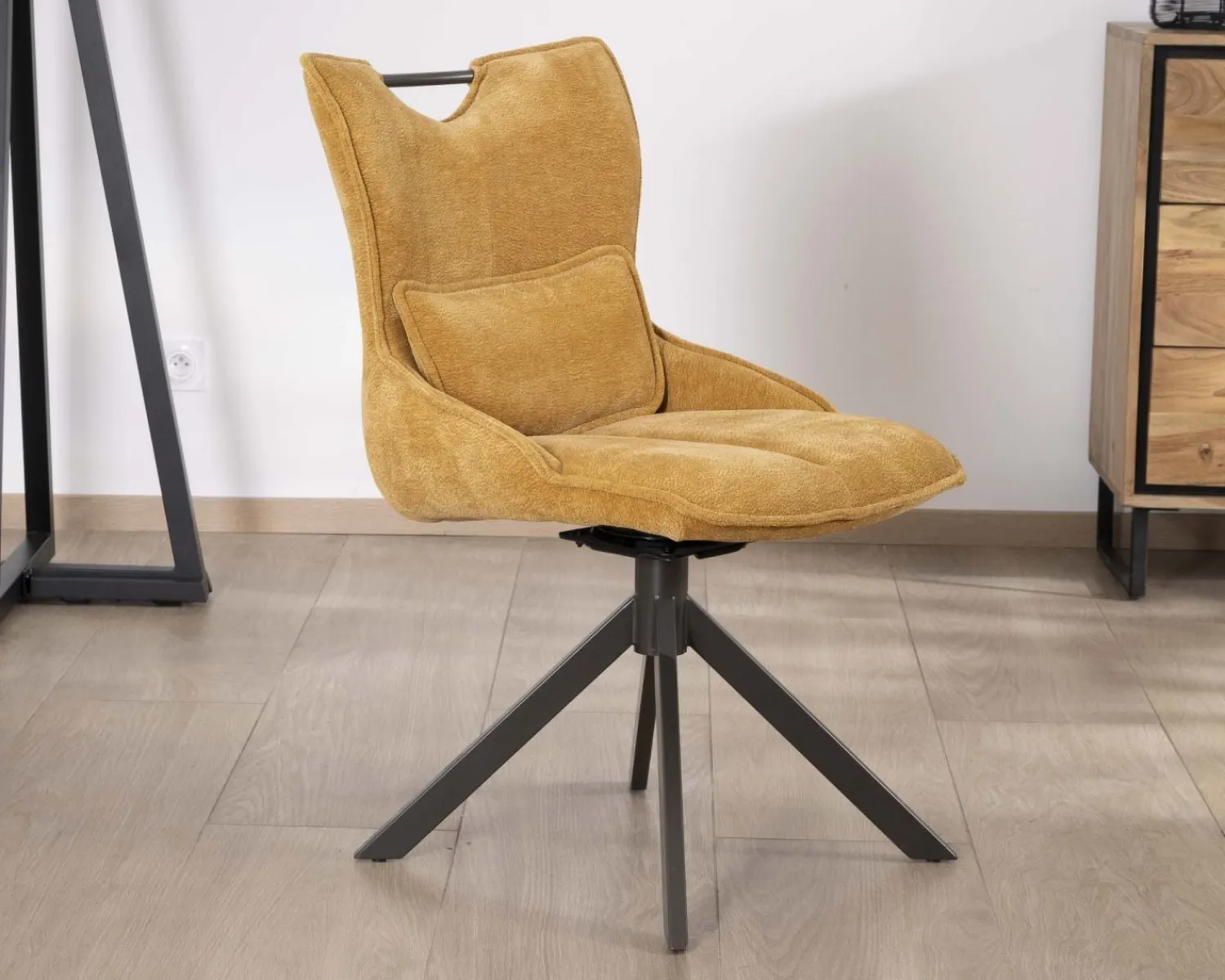 Meuble House Lot de 2 chaises en tissu jaune moutarde sur pied rotatif en métal "Biorg" style rétro Discount
