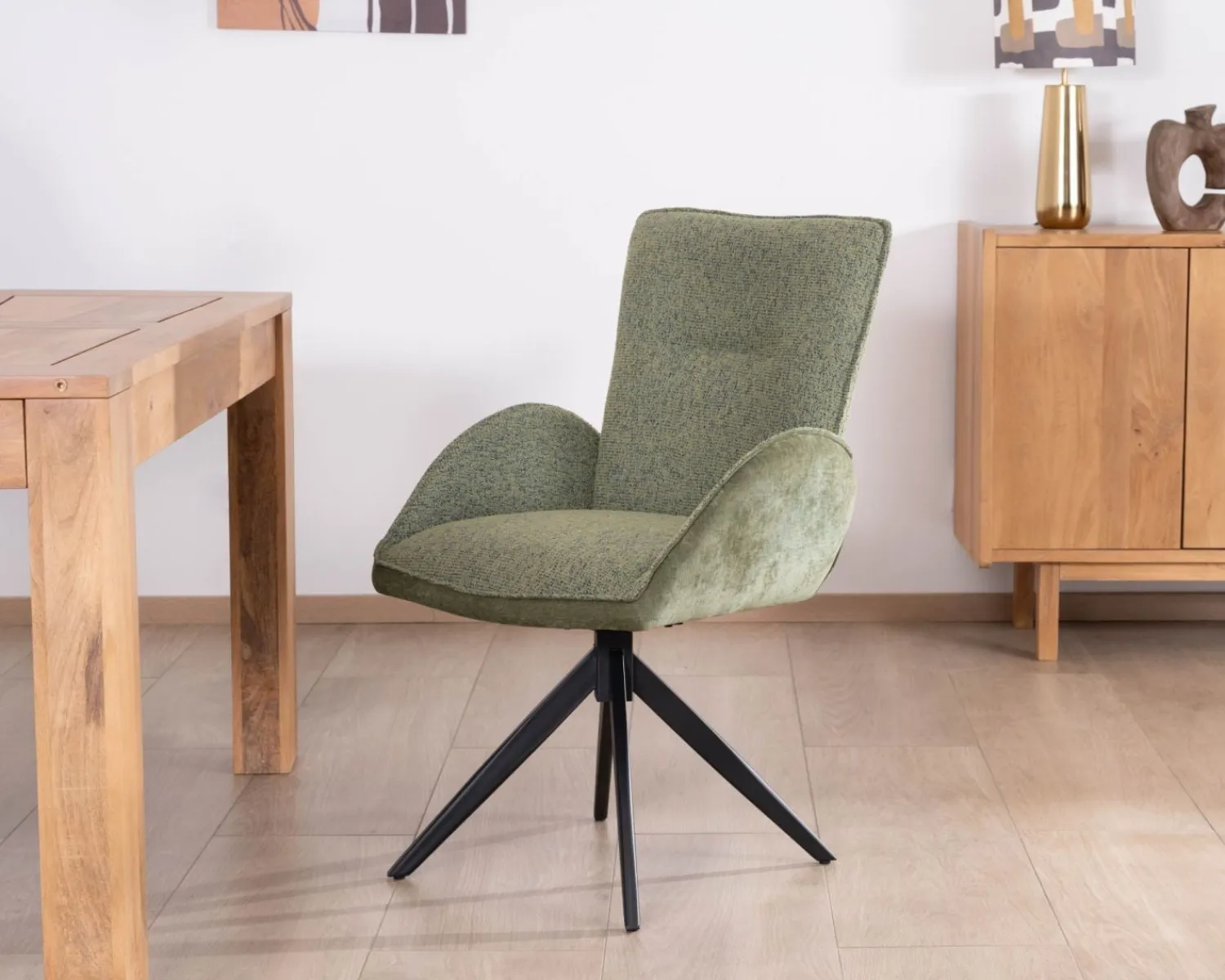 Meuble House Lot de 2 chaises en tissu vert doux "Eddy" avec accoudoirs et pied métal pivotant Hot