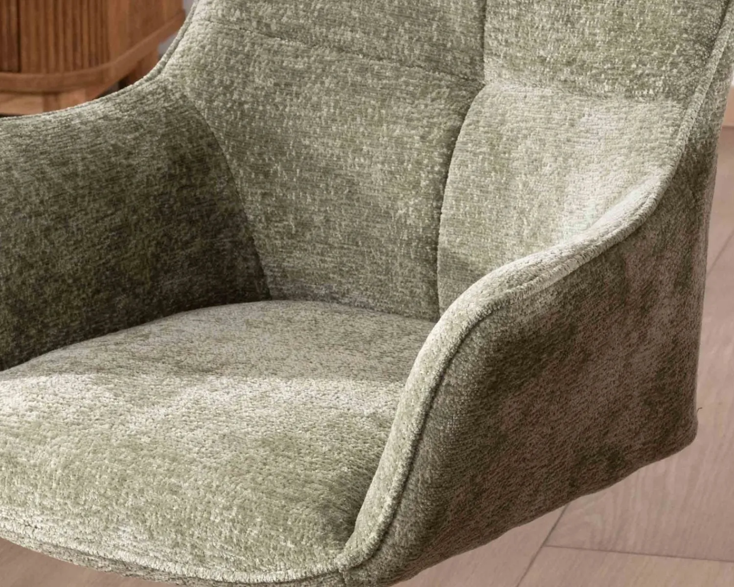 Meuble House Lot de 2 chaises en tissu vert "Ewing" avec accoudoirs et pied métal rotatif New