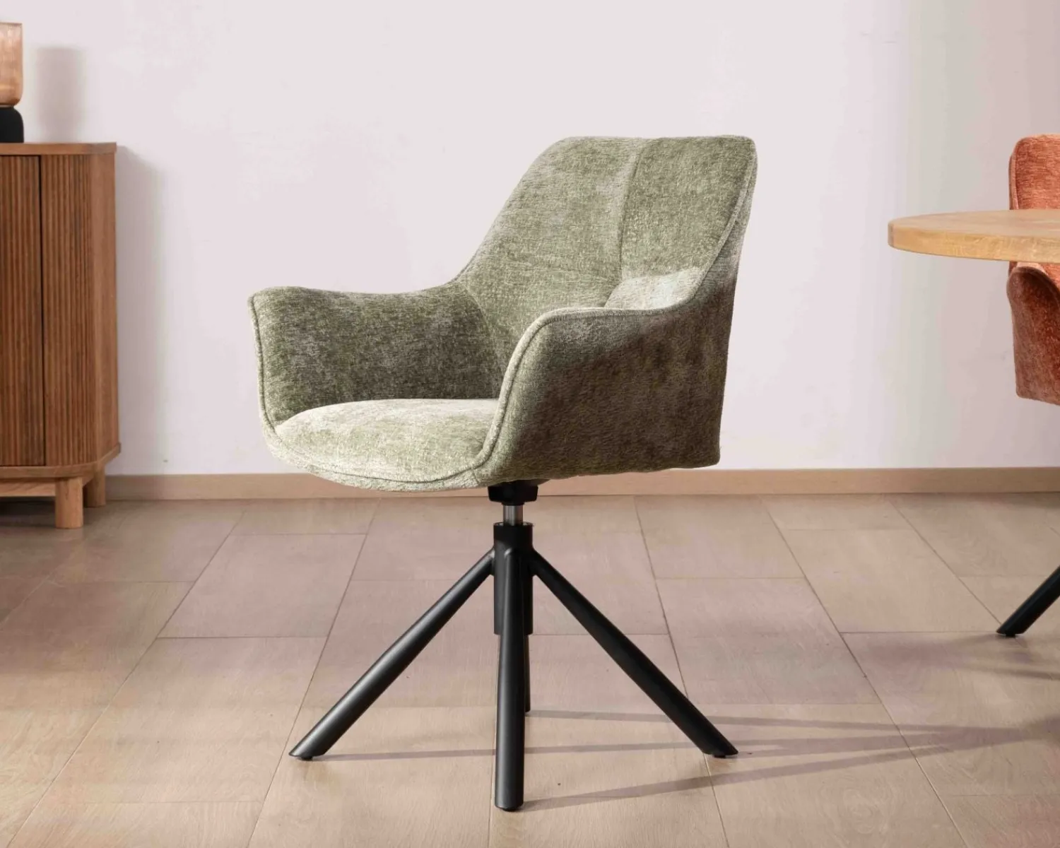 Meuble House Lot de 2 chaises en tissu vert "Ewing" avec accoudoirs et pied métal rotatif New