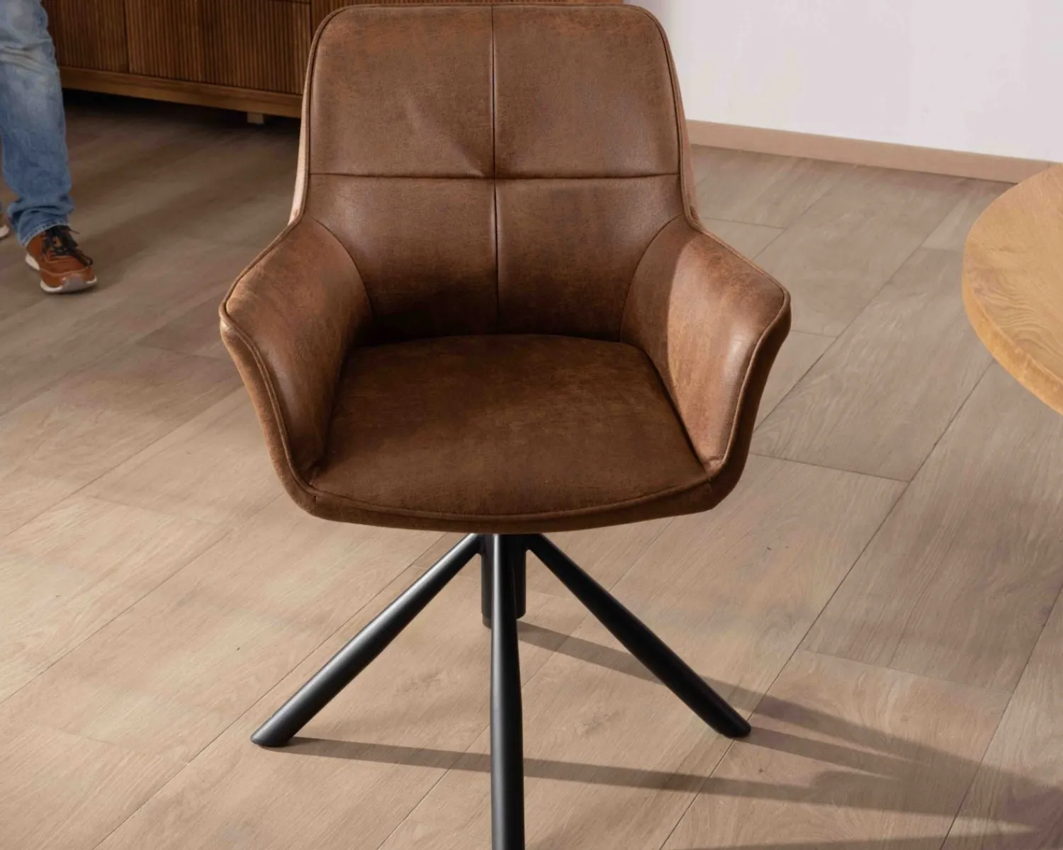 Meuble House Lot de 2 chaises enveloppantes sur pied rotatif "Ritchey" tissu microfibre havane Sale