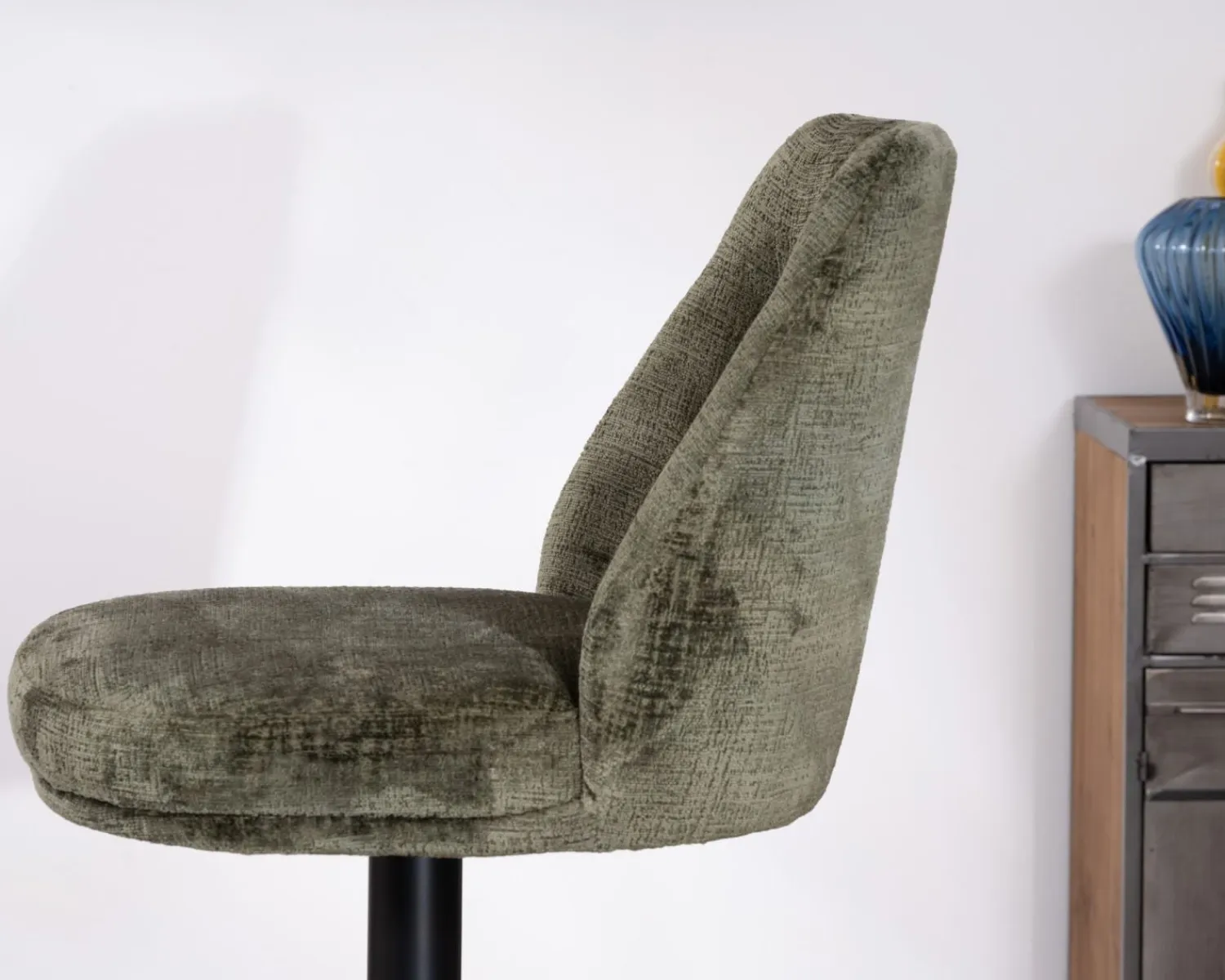 Meuble House Lot de 2 chaises hautes réglables et pivotantes en velours vert kaki "Zoung" pied métal noir Sale