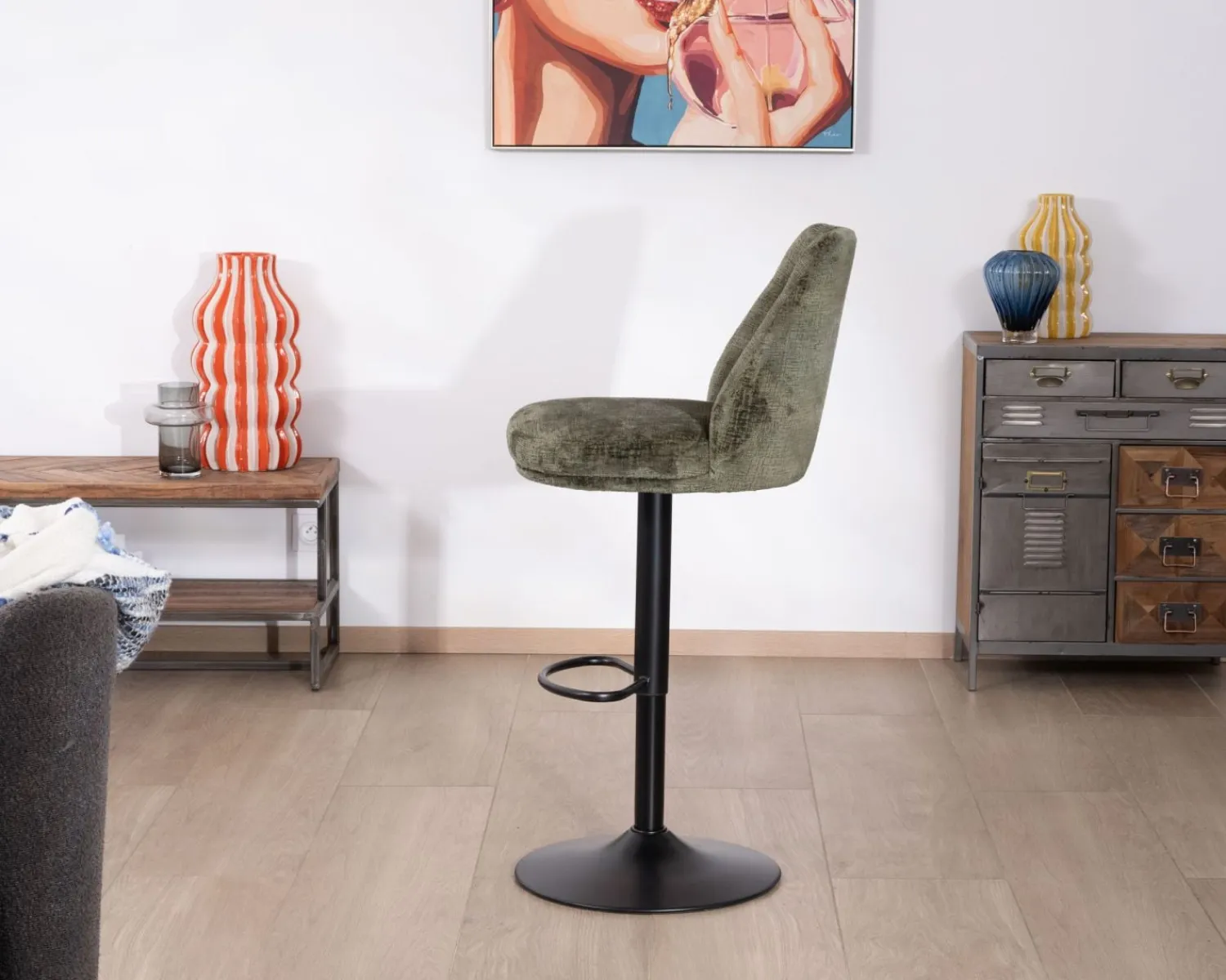 Meuble House Lot de 2 chaises hautes réglables et pivotantes en velours vert kaki "Zoung" pied métal noir Sale
