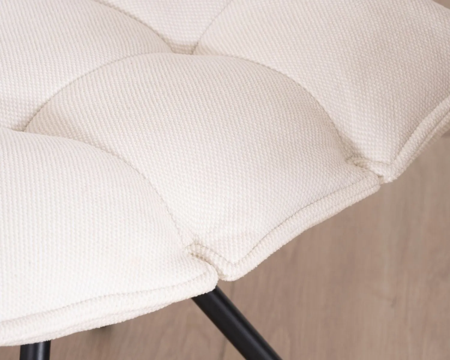 Meuble House Lot de 2 chaises pivotantes 360° "Cassidy" design et matelassées en tissu blanc cassé Sale