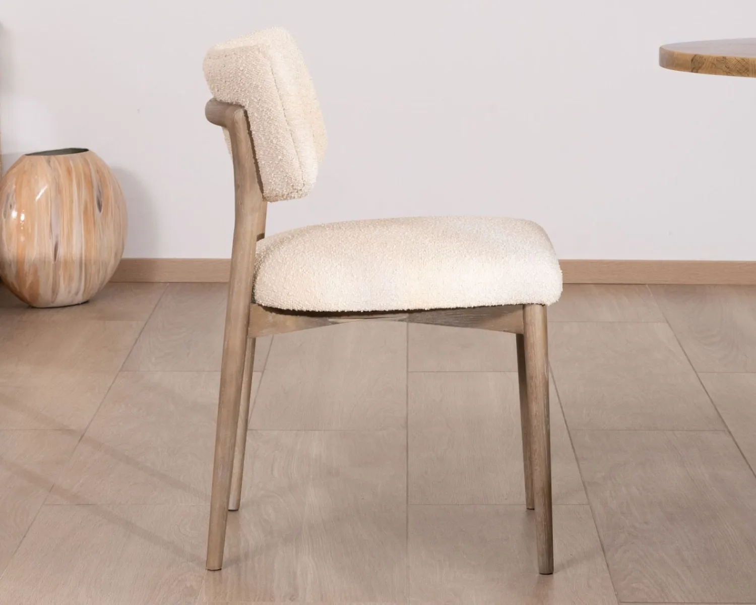 Meuble House Lot de 2 chaises scandinaves en bois grisé et tissu bouclettes beige "Isadora" Outlet