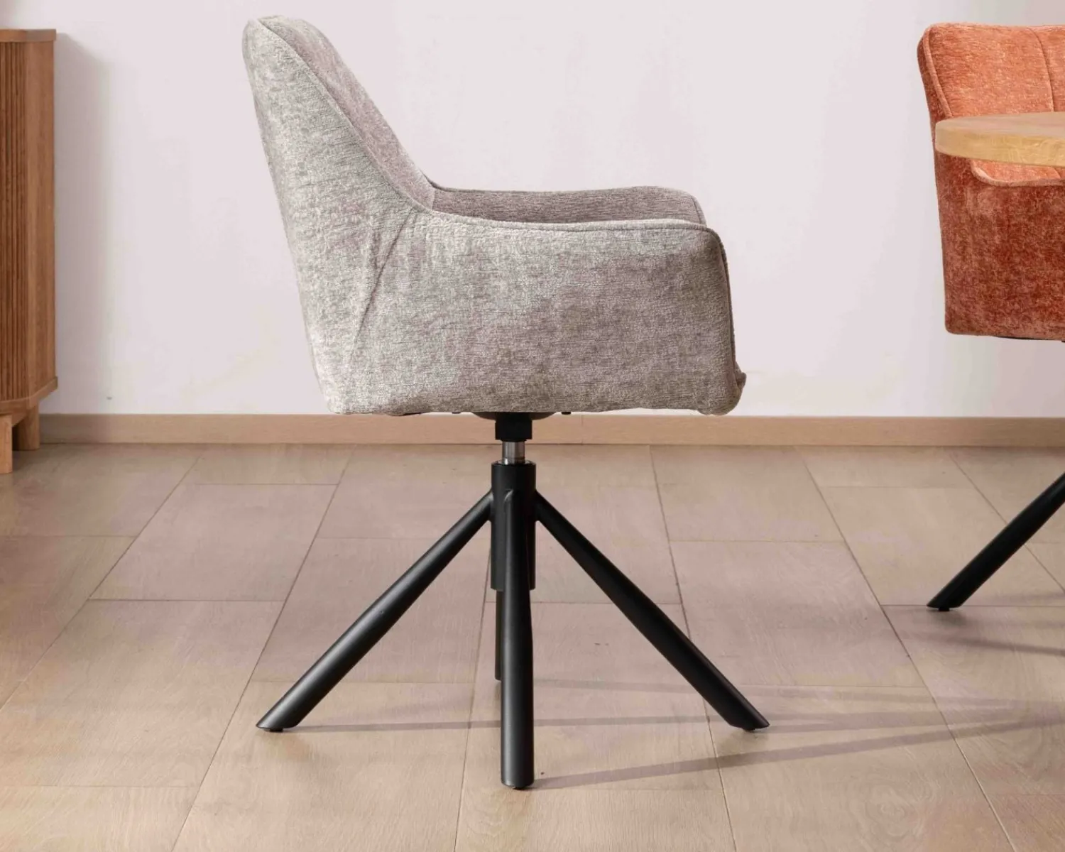 Meuble House Lot de 2 chaises tournantes en tissu gris clair et pieds métal "Ewing" New