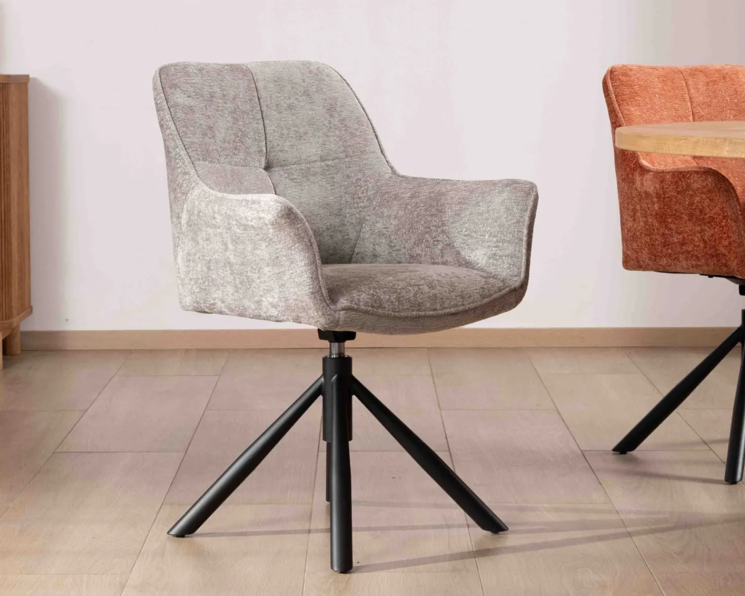 Meuble House Lot de 2 chaises tournantes en tissu gris clair et pieds métal "Ewing" New