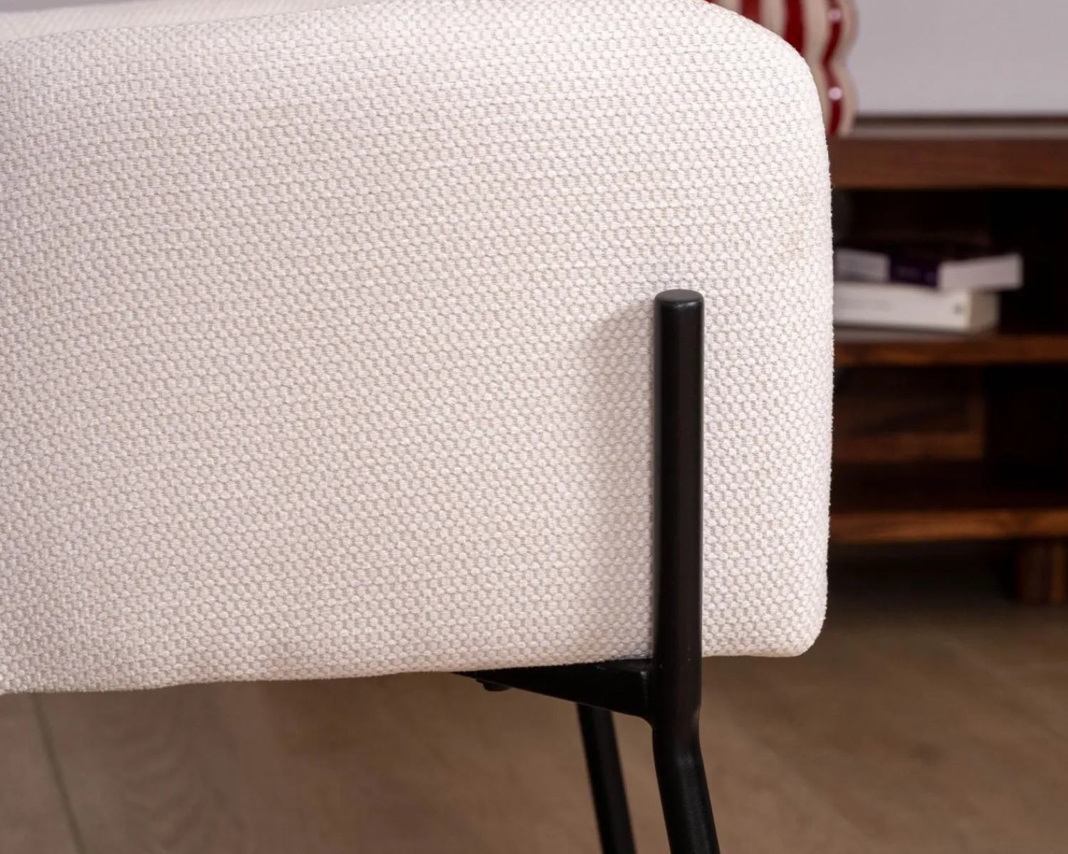 Meuble House Lot de 2 chaises vintage en tissu blanc "Riméno" et pieds métal Discount