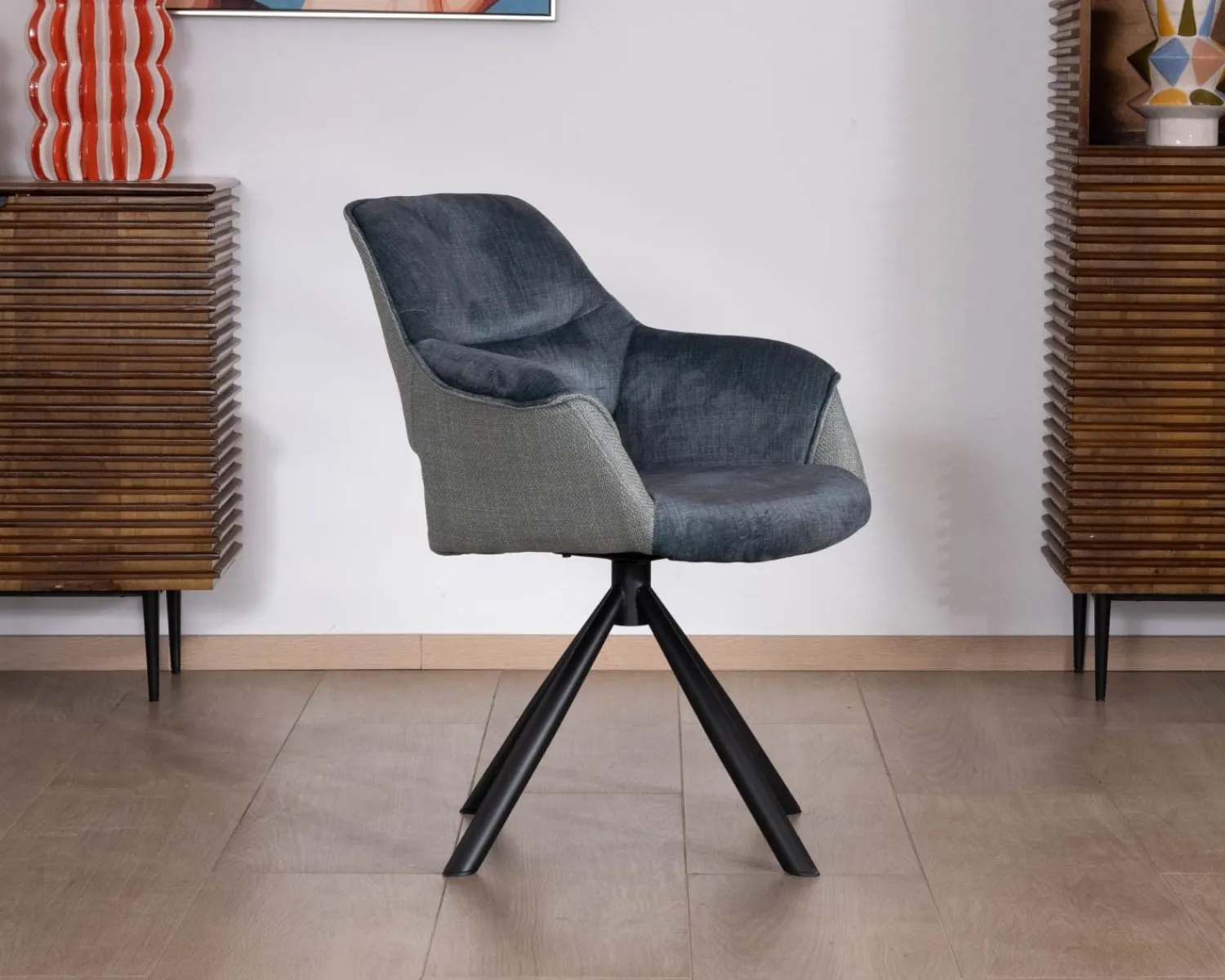 Meuble House Lot de 2 fauteuils de repas contemporains en tissu bi texture bleu "Chilko" pied pivotant en métal