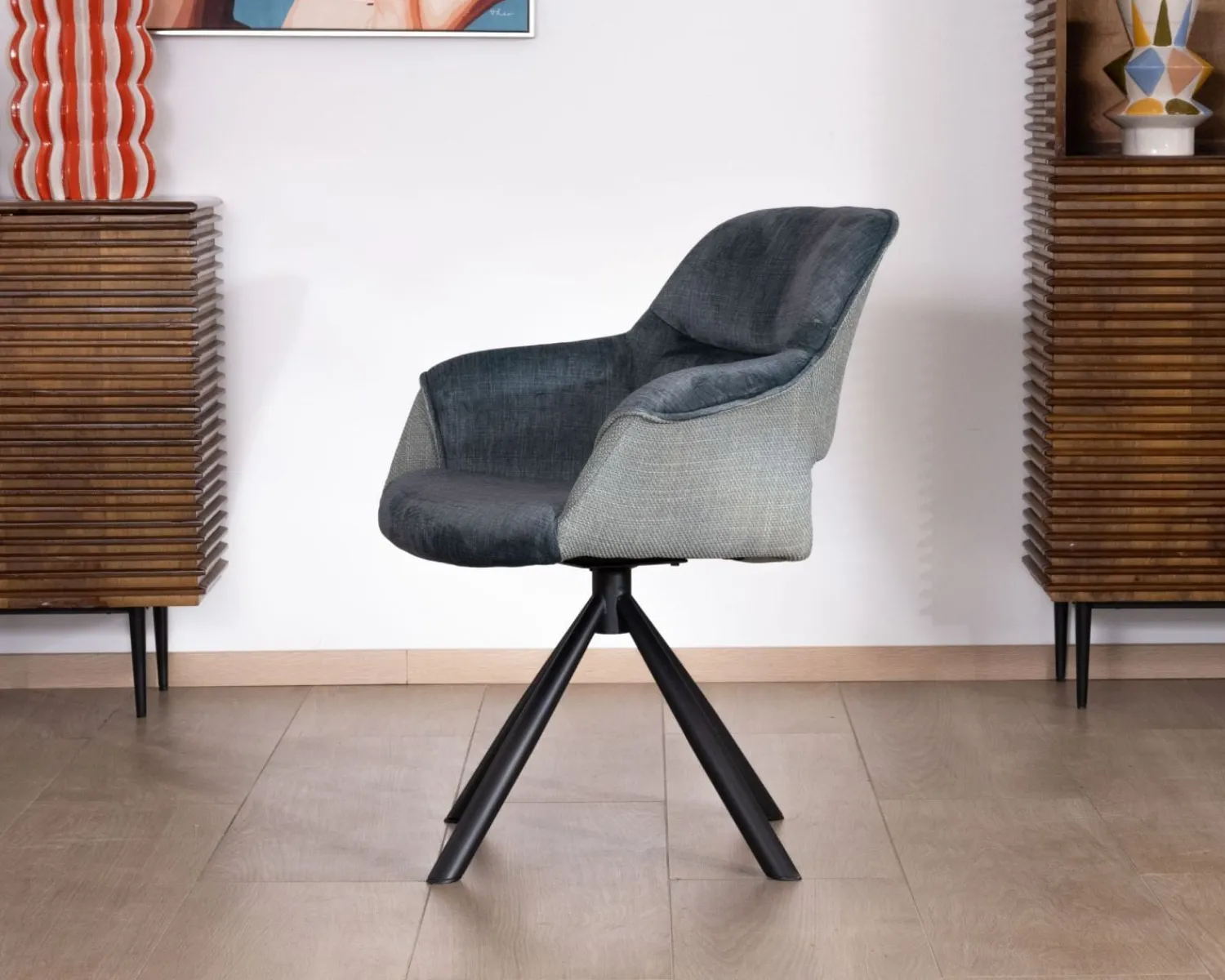 Meuble House Lot de 2 fauteuils de repas contemporains en tissu bi texture bleu "Chilko" pied pivotant en métal