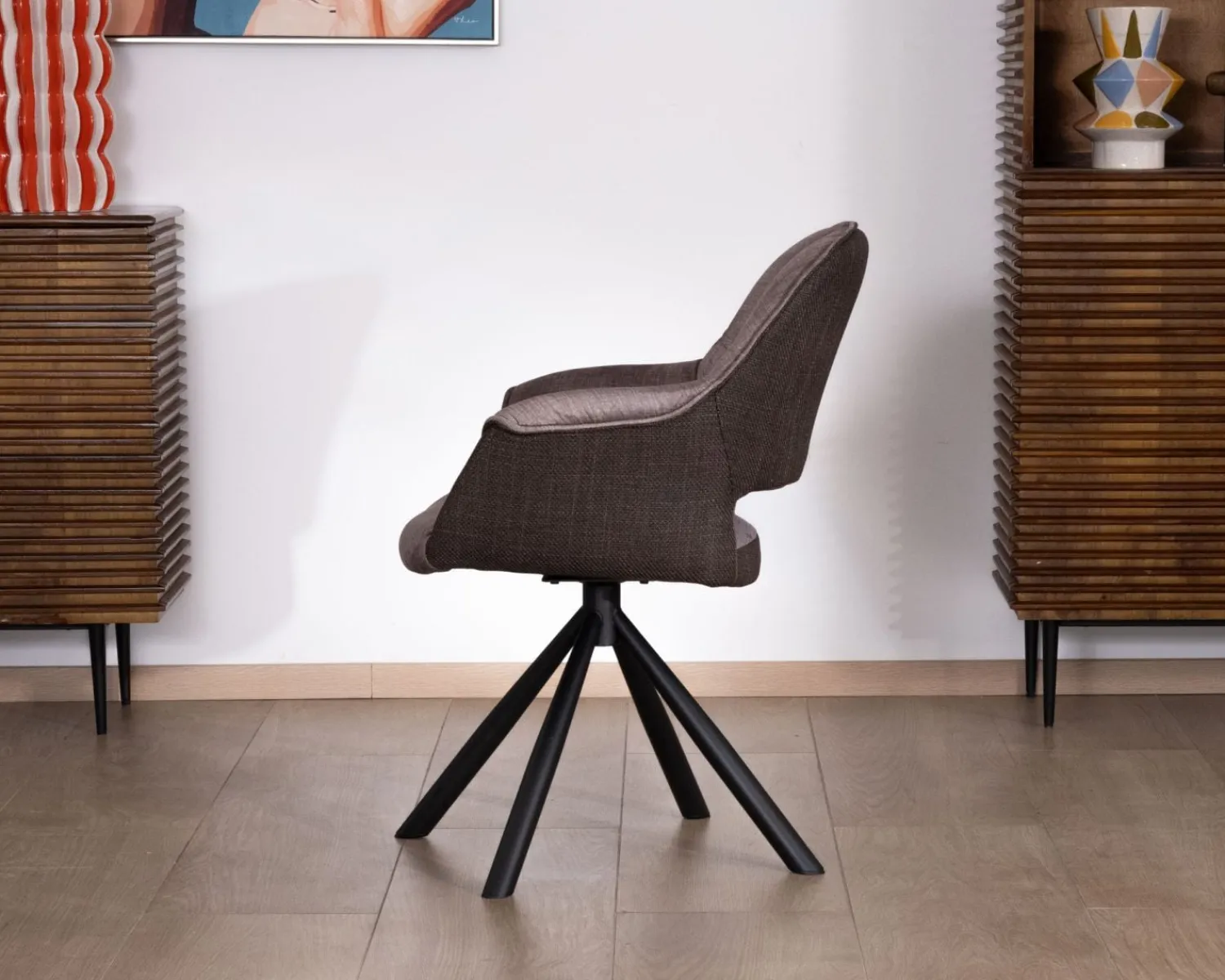 Meuble House Lot de 2 fauteuils de repas enveloppants en tissu bi texturé chocolat et pied pivotant en métal "Chilko" Discount