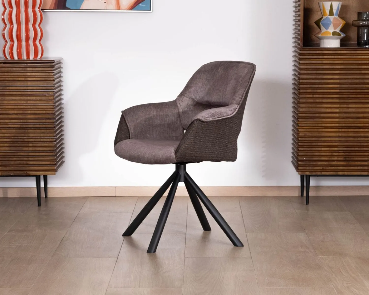 Meuble House Lot de 2 fauteuils de repas enveloppants en tissu bi texturé chocolat et pied pivotant en métal "Chilko" Discount