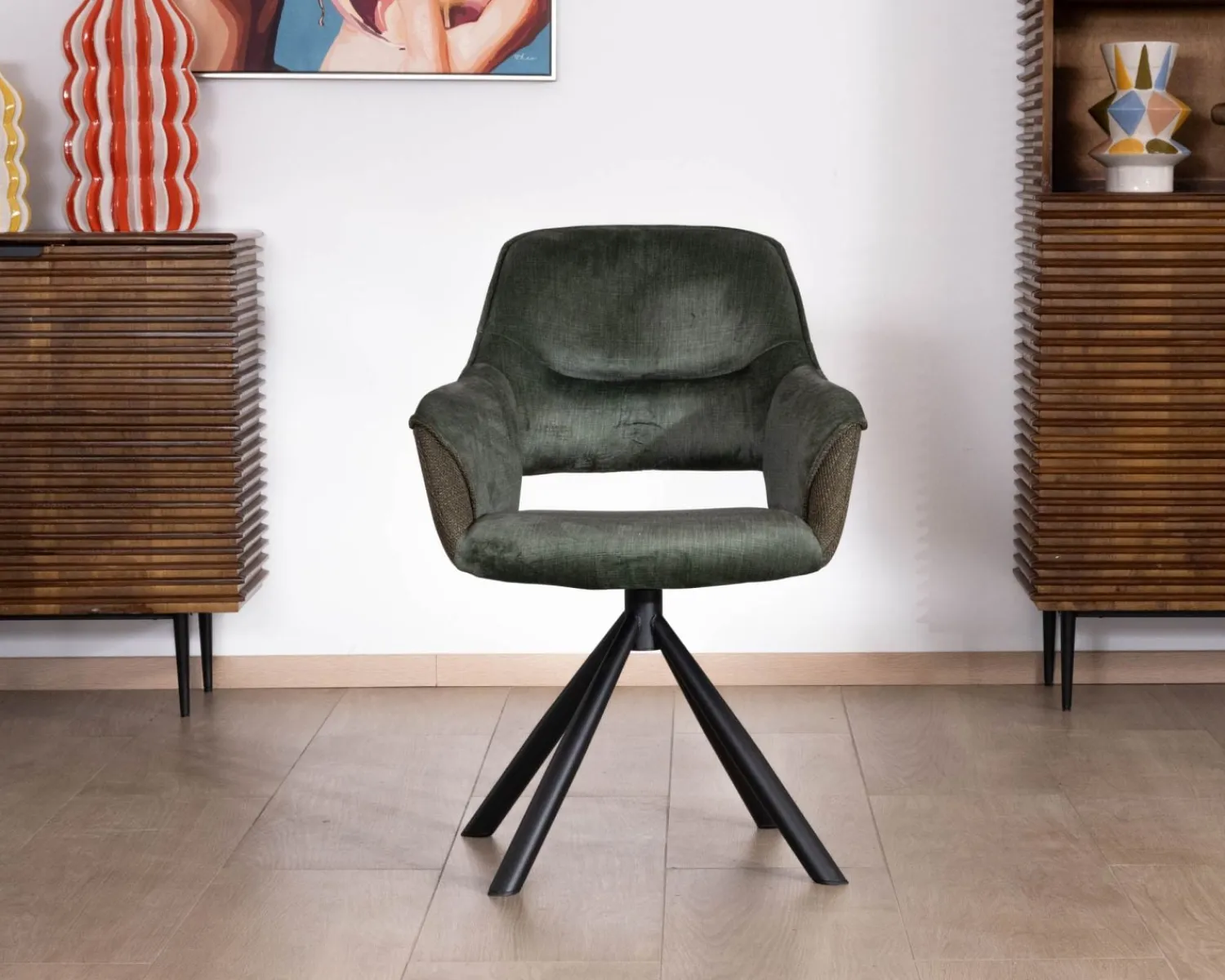 Meuble House Lot de 2 fauteuils de repas enveloppants en tissu bi texture vert "Chilko" avec pied pivotant en métal noir Hot