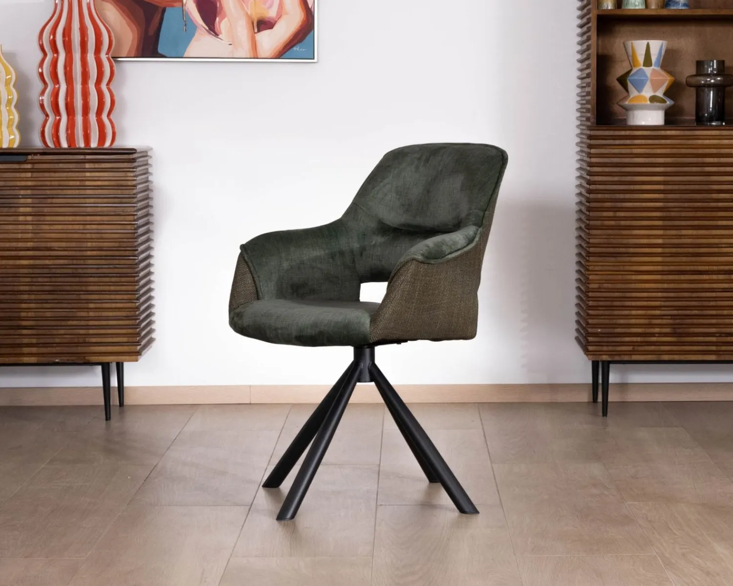 Meuble House Lot de 2 fauteuils de repas enveloppants en tissu bi texture vert "Chilko" avec pied pivotant en métal noir Hot