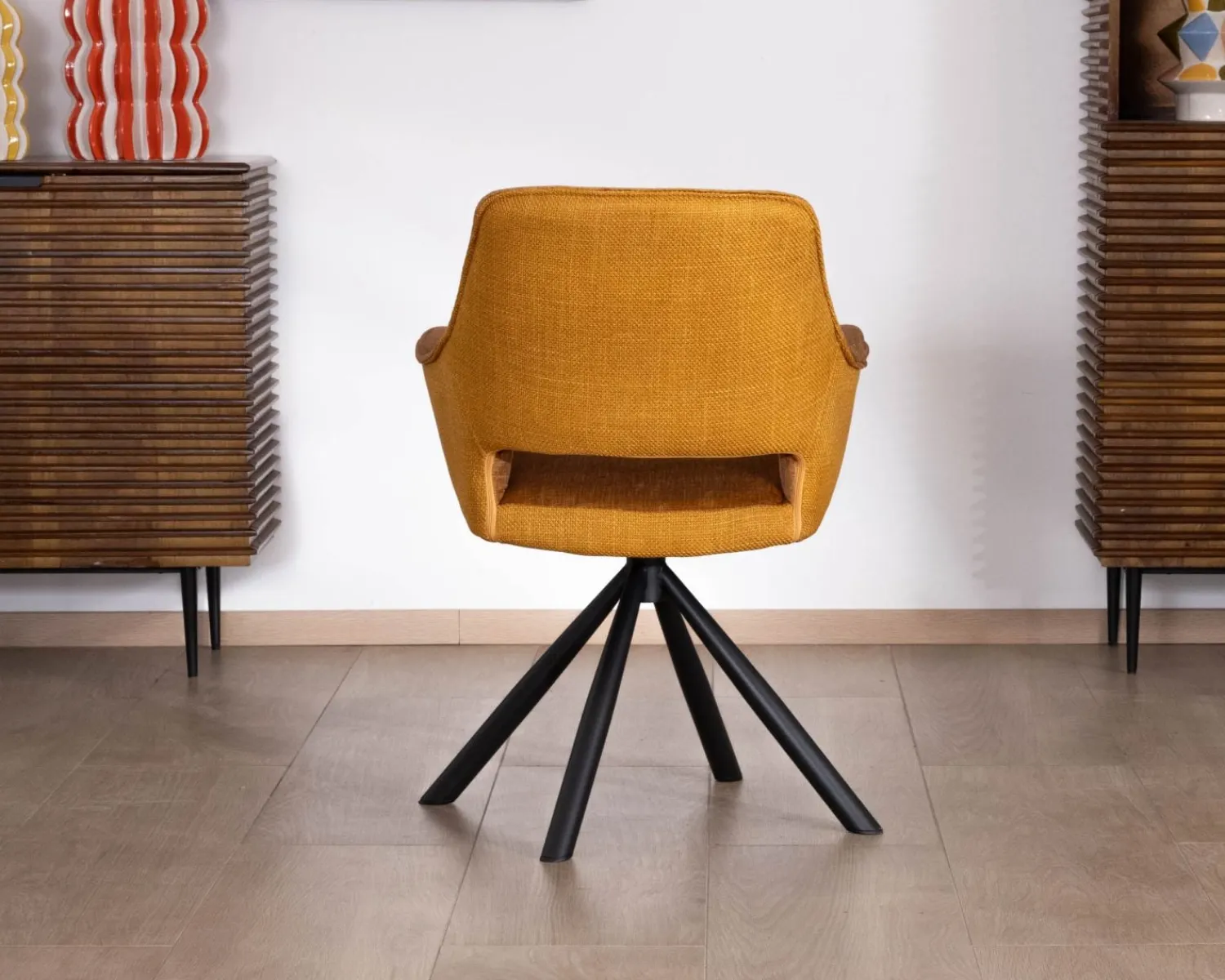 Meuble House Lot de 2 fauteuils de repas pivotants et enveloppants en tissu bi texturé jaune moutarde "Chilko"