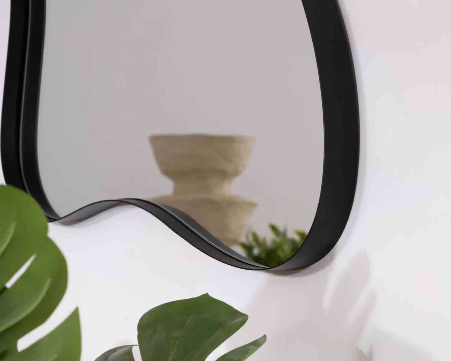 Meuble House Lot de 2 miroirs forme naturelle avec encadrement en métal noir "Patras" New