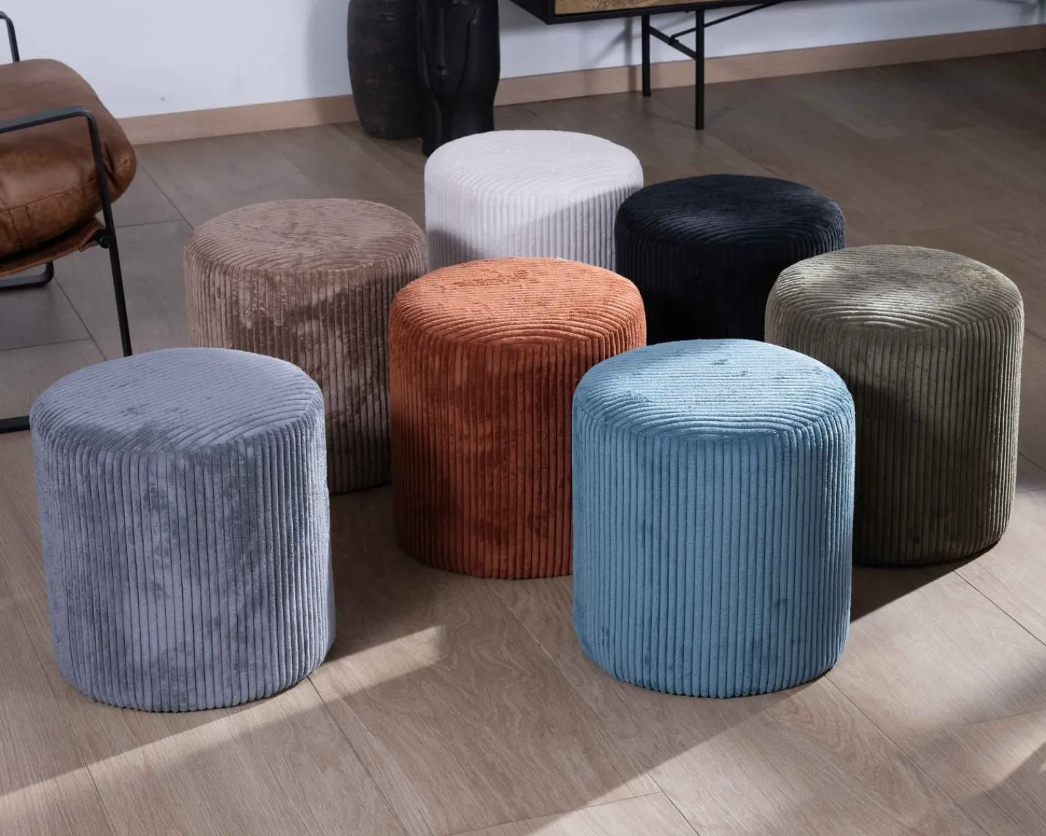 Meuble House Lot de 2 petits poufs ronds en velours couleur camel "Snaw"