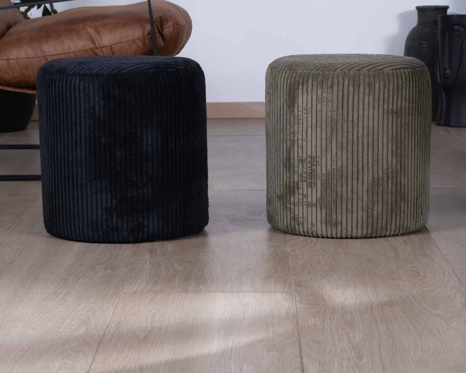Meuble House Lot de 2 petits poufs ronds en velours côtelé kaki "Snaw" diamètre 35 cm Clearance