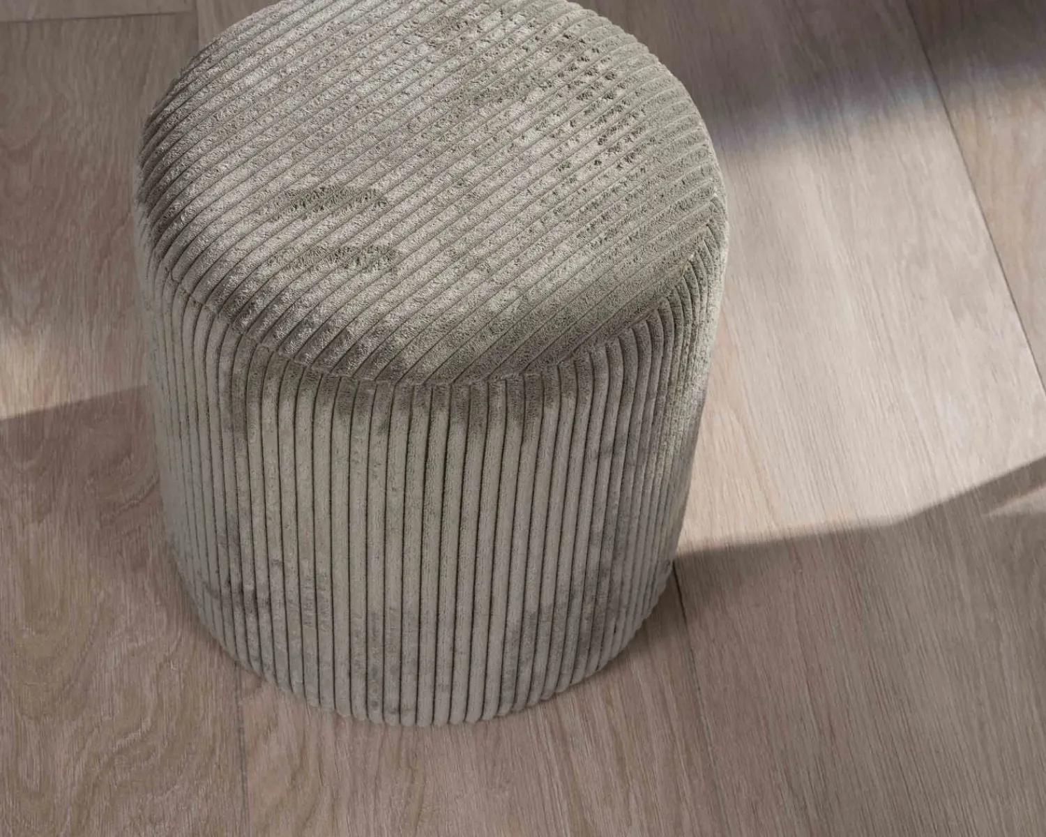 Meuble House Lot de 2 petits poufs ronds en velours côtelé kaki "Snaw" diamètre 35 cm Clearance