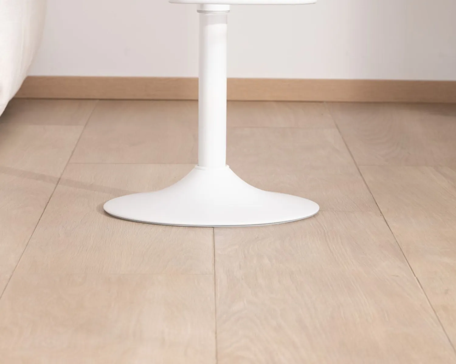 Meuble House Lot de 2 tabourets ajustables en hauteur en métal blanc "Juo" avec assise bois New