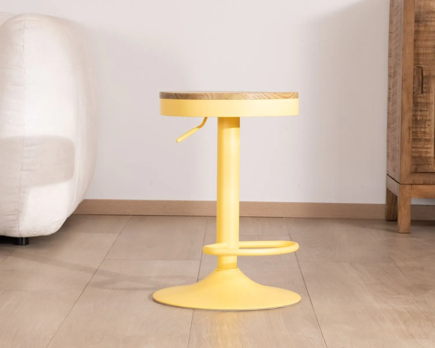 Meuble House Lot de 2 tabourets en métal jaune acidulé avec assise bois "Juo" hauteur réglable Hot