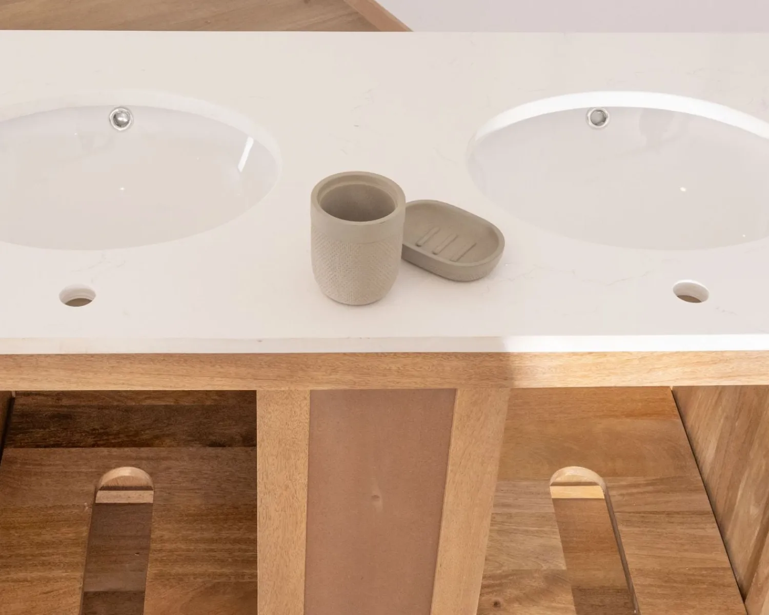 Meuble House Meuble de salle de bain deux vasques bois et quartz 150cm "Églantine"