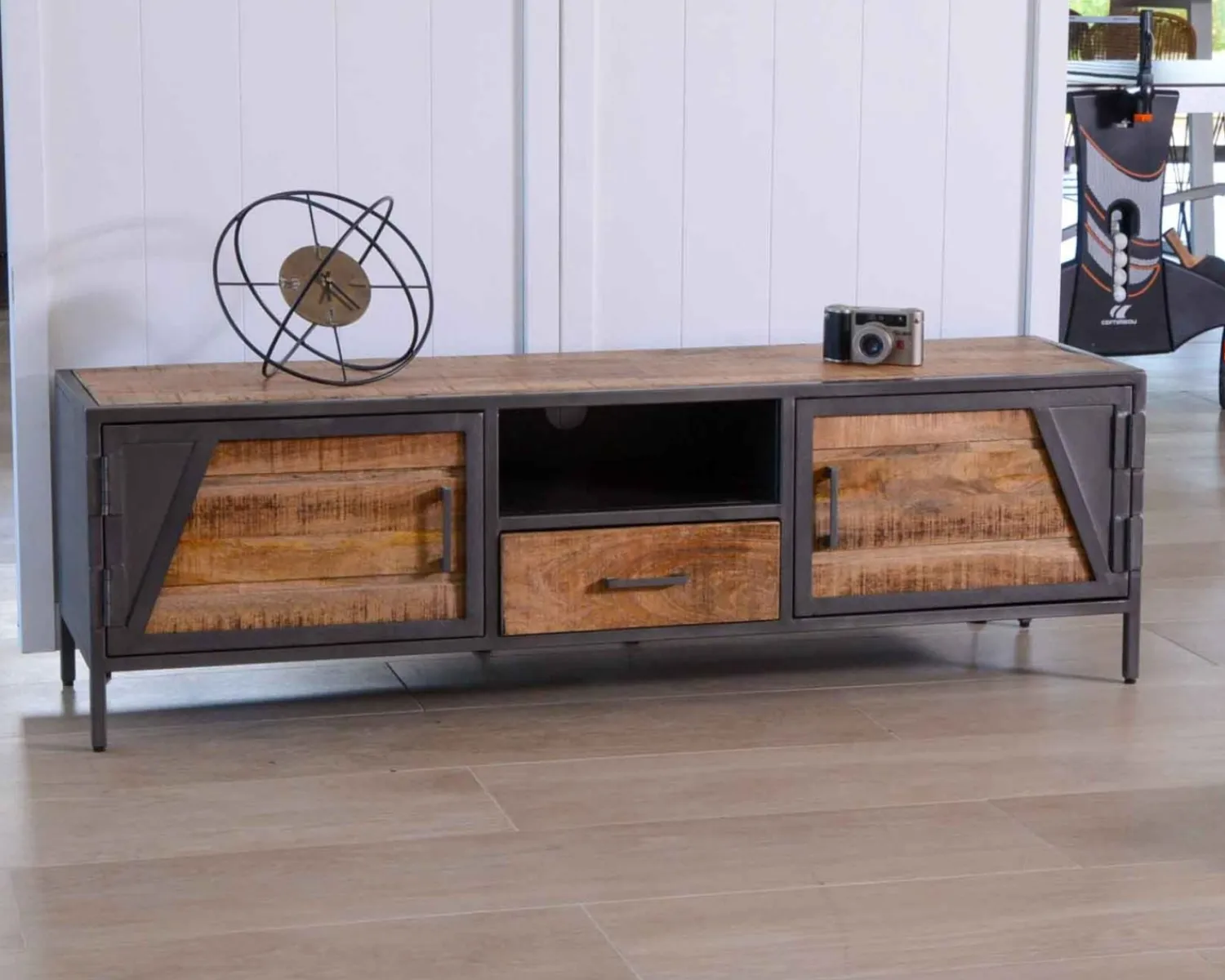 Meuble House Meuble télé bois et métal gris style industriel "Vista" 150 cm