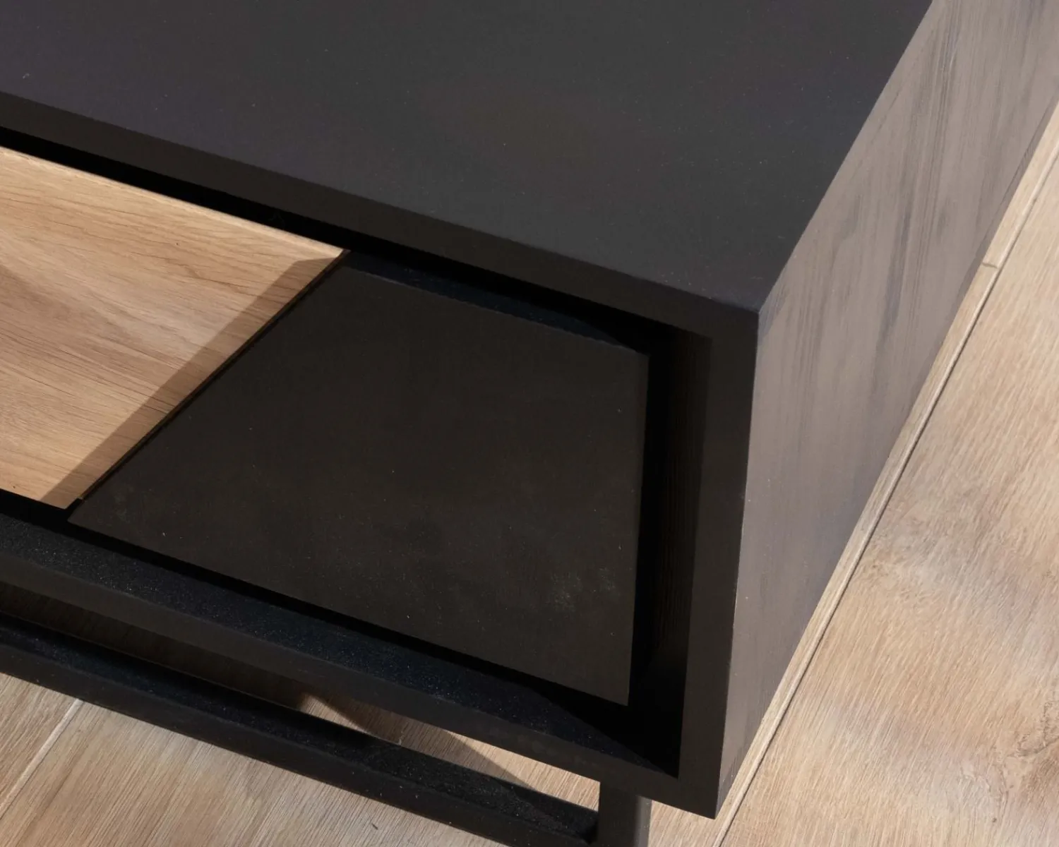 Meuble House Meuble télé 140 cm en bois massif "Trace" Best