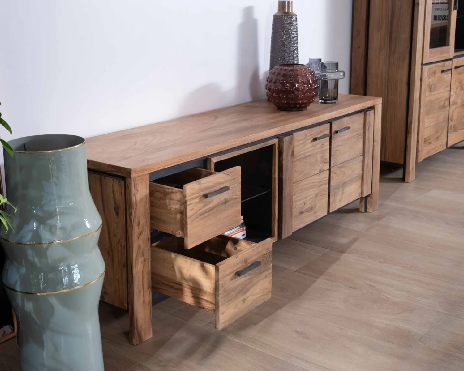 Meuble House Meuble TV 180cm acacia massif avec niche éclairage LED et étagère verre "Fantaisie" Outlet
