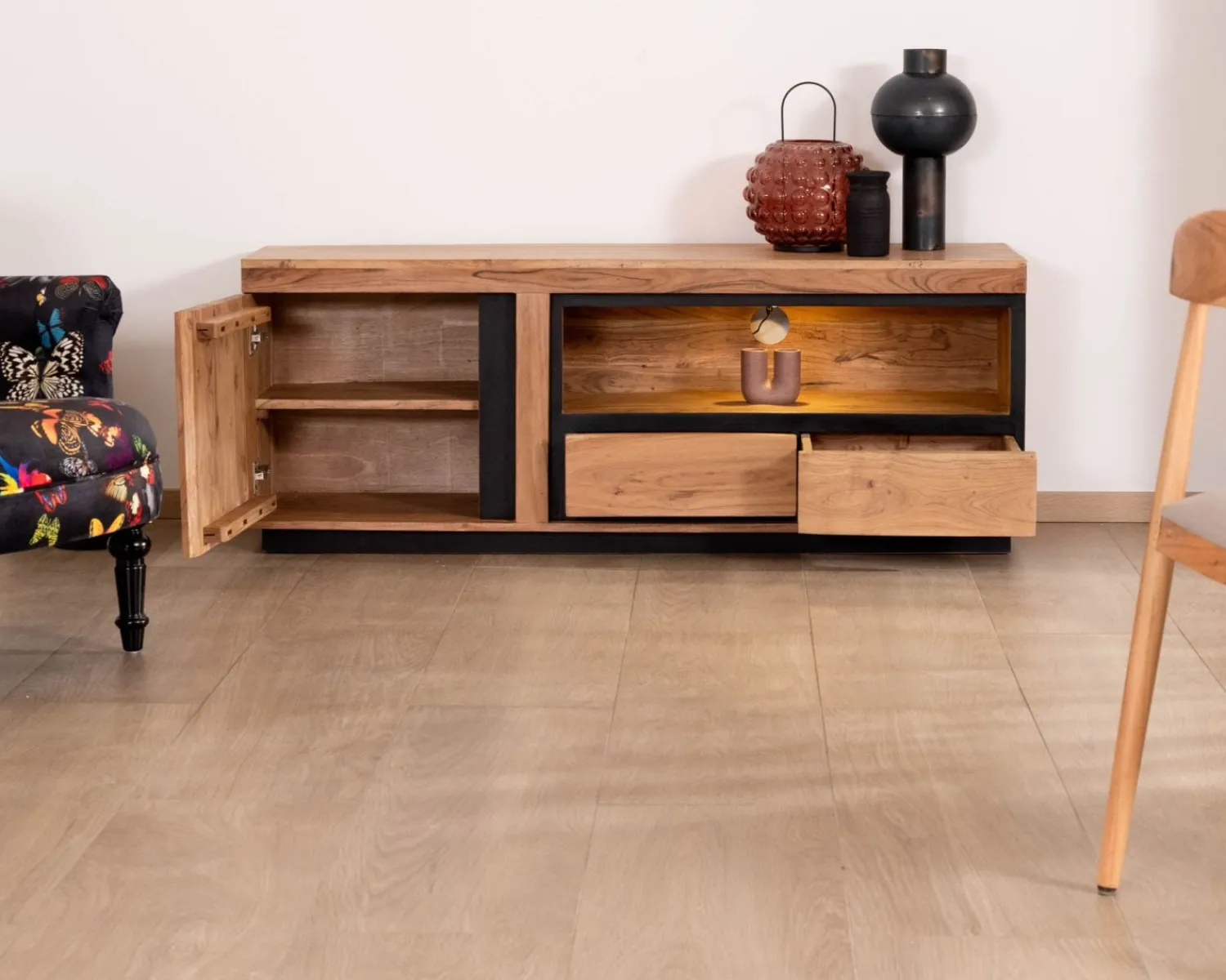 Meuble House Meuble TV 145 cm contemporain en acacia avec liserés noirs "Lumino" niche éclairage LED Sale