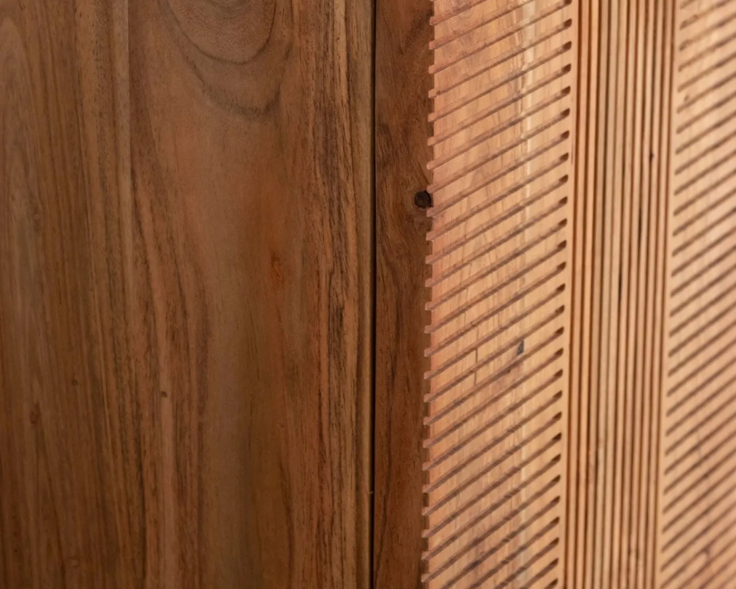 Meuble House Meuble TV 145 cm contemporain en acacia avec liserés noirs "Lumino" niche éclairage LED Sale