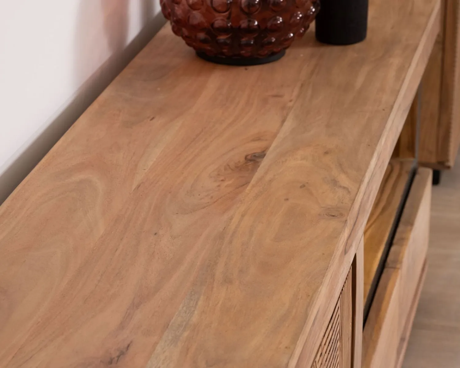 Meuble House Meuble TV 145 cm contemporain en acacia avec liserés noirs "Lumino" niche éclairage LED Sale