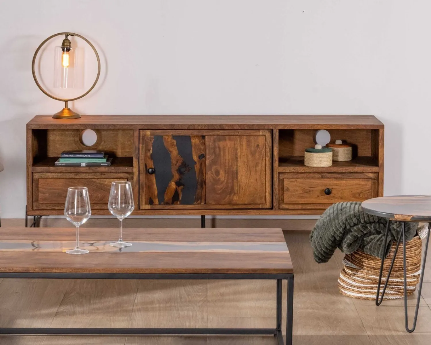 Meuble House Meuble TV 175cm ethnique acacia massif pieds métal noir "Membatu" New