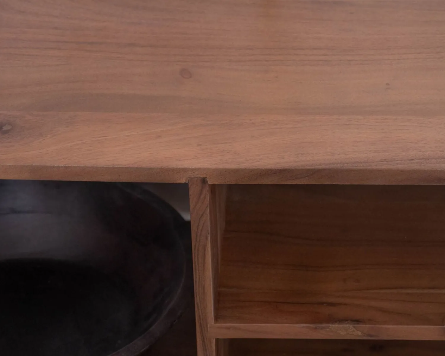 Meuble House Meuble TV esprit japandi "Yona" en acacia massif 130 cm